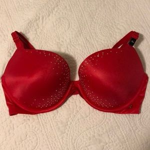 VICTORIA’S SECRET NWOT PUSH UP BRA